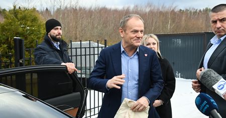 Sprawa Kamińskiego i Wąsika. Tusk: politycy nie zastępują sądów