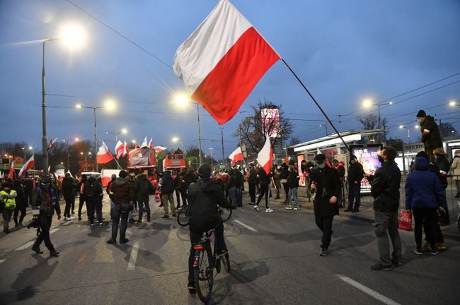 Warszawa. Największe straty są w infrastrukturze drogowej