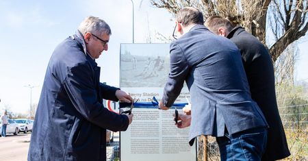 Kontynuacja obchodów jubileuszu. Lech Poznań odsłonił tablicę na Dębcu