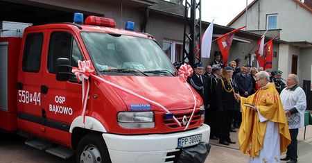 OSP w Bąkowie ma nowy wóz ratowniczo-gaśniczy