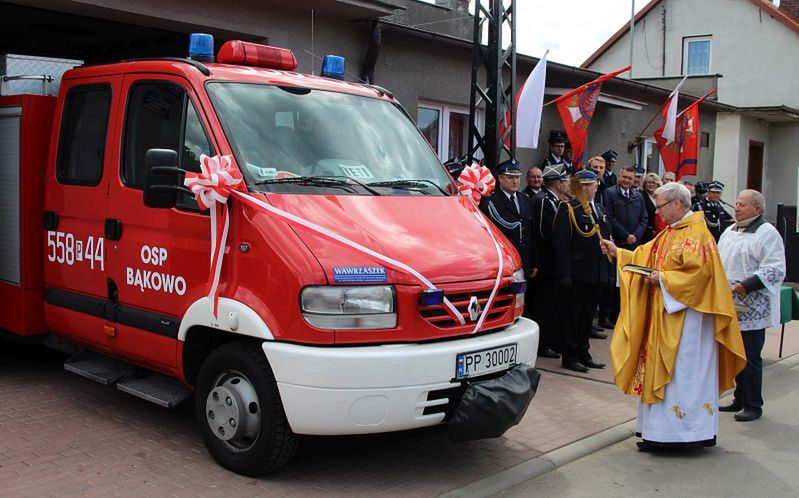 OSP w Bąkowie ma nowy wóz ratowniczo-gaśniczy