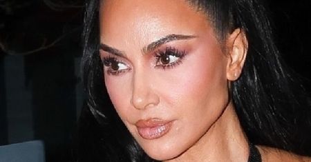 Kim Kardashian świętowała nowy rok w Aspen, gdzie szczuła BIUSTEM Lewisa Hamiltona. Miło z jej strony? (FOTO)
