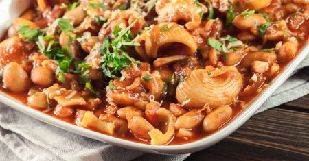 Nie tylko carbonara i ragu. Ten włoski makaron z fasolą powali cię na kolana