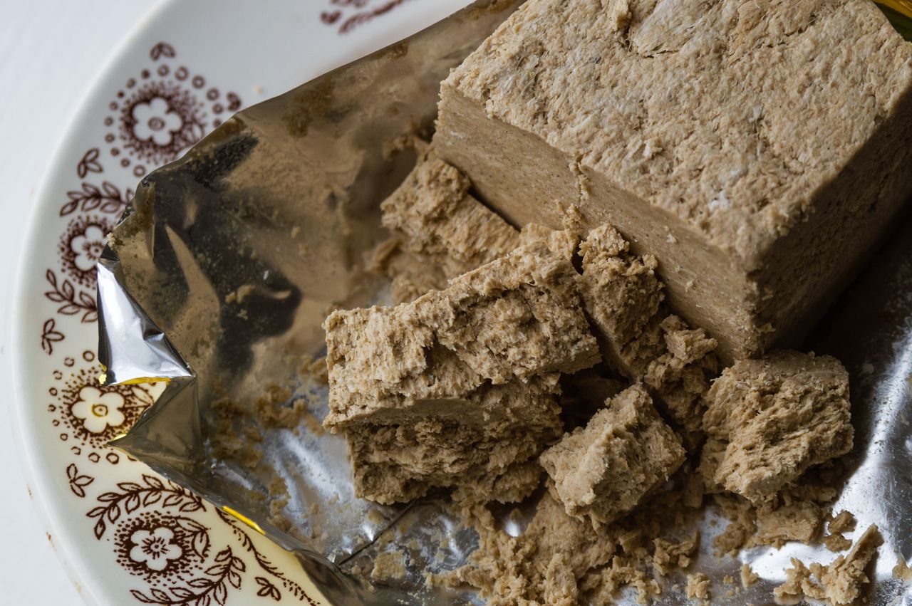 Jak zrobić chałwę? Najprostszy przepis na