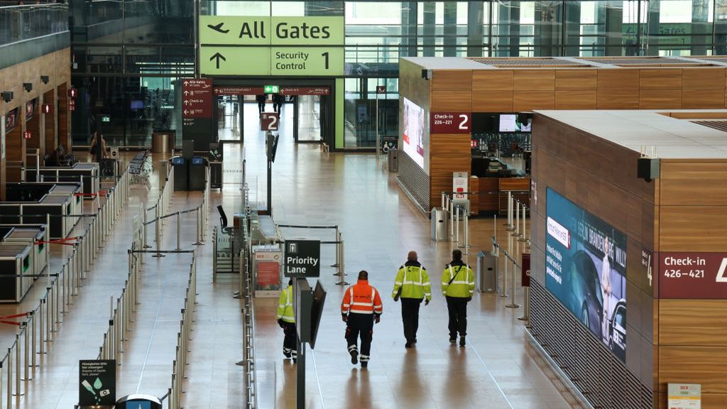 Główny terminal odlotów na lotnisku Berlin-Brandenburg 
