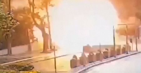 Zamach terrorystyczny w Ankarze. Moment eksplozji pod budynkiem MSW