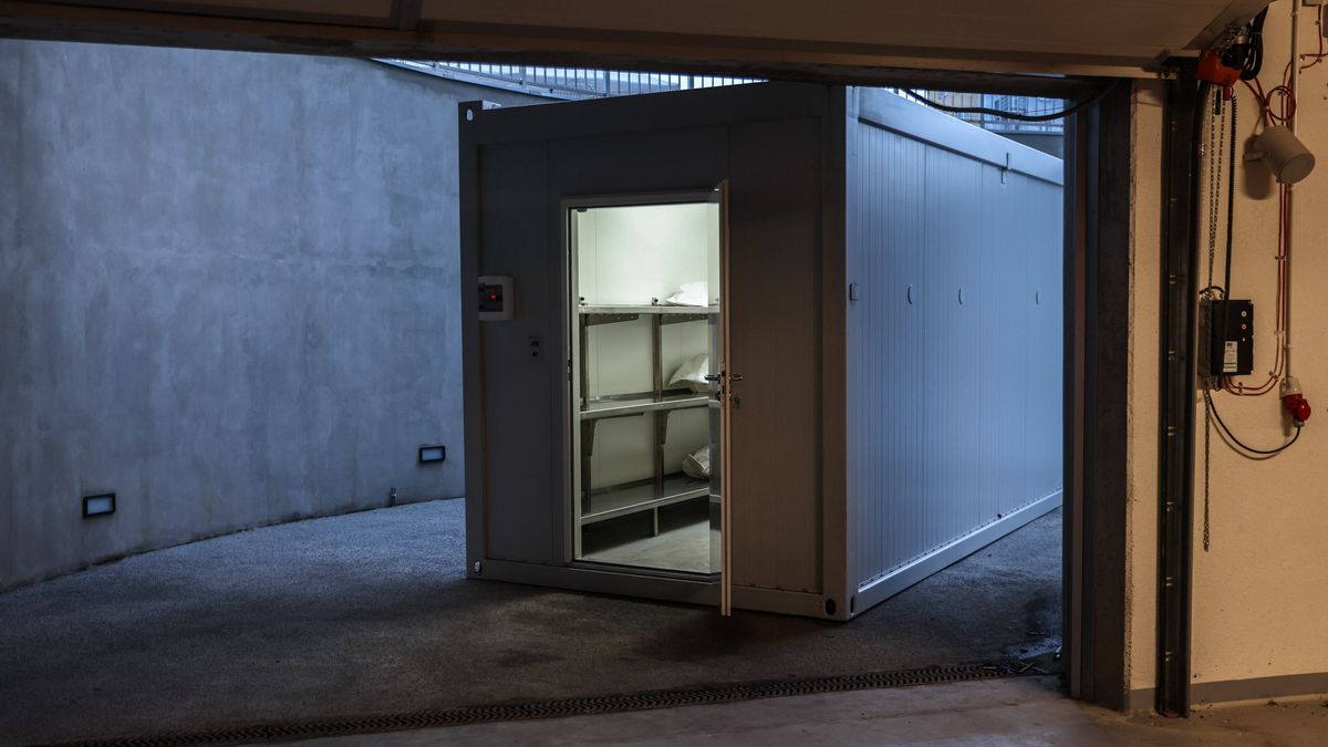 Kontener na zwłoki w Szpitalu Poludniowym w Warszawie