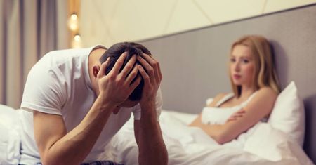 Pytasz partnera o poprzednie partnerki? Ekspertka ostrzega
