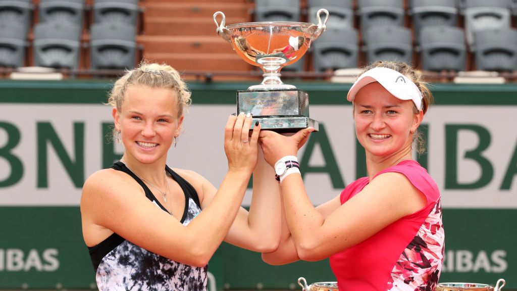 Getty Images / Matthew Stockman / Na zdjęciu: Katerina Siniakova i Barbora Krejcikova, mistrzynie Roland Garros 2018 w grze podwójnej kobiet