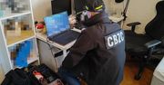 Policjanci zatrzymali 23-latka z Warszawy podejrzanego o uwodzenie dzieci przez  internet.