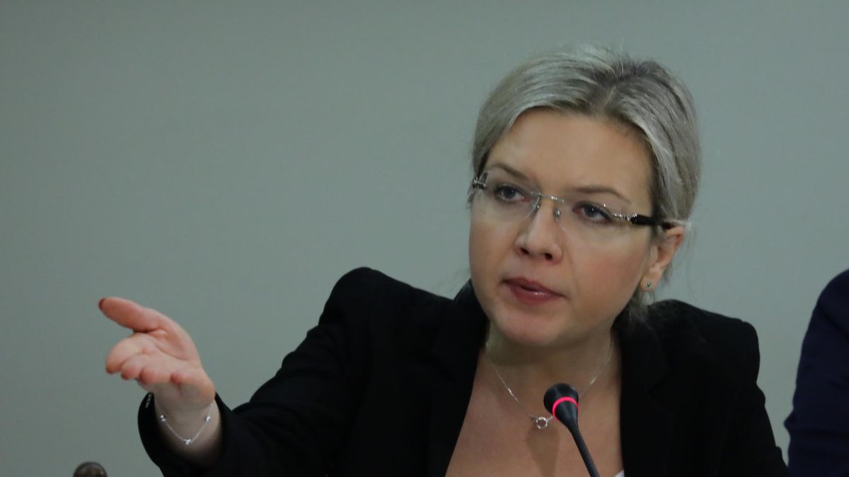 - Minister Cichocki ma jutro zeznawać niejawnie w sprawie syna Donalda Tuska. Myślę, że jutro nie powie nic - oceniła.