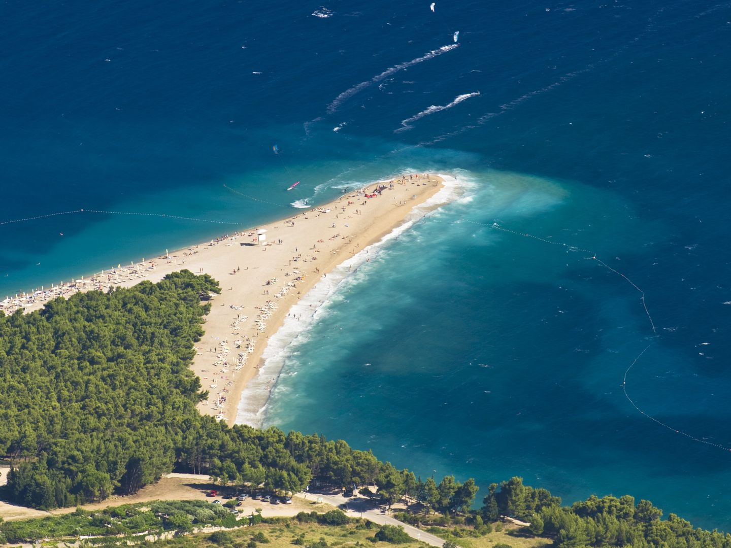 Zlatni Rat to plaża na wyspie Brač 