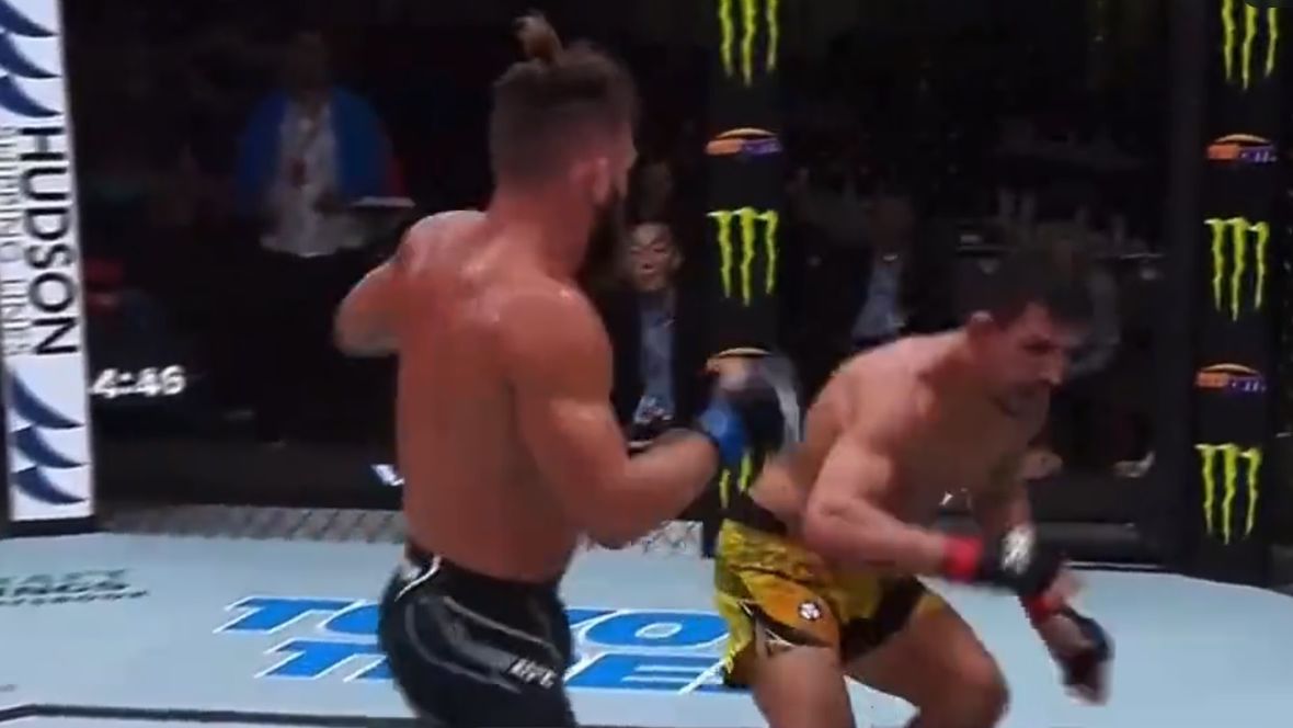 Twitter / Na zdjęciu: Rafael Fiziev nokautuje Rafaela dos Anjosa