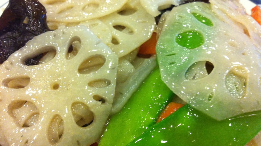 Gotowany korzeń lotosu bez dodatku soli, odsączony