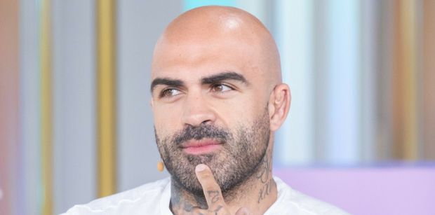 Akop Szostak apeluje do adoratorek o niewysyłanie mu NUDESÓW: "To nie robi na mnie wrażenia..."