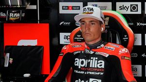 MotoGP. Aleix Espargaro na czele. Jego brat z poważnym upadkiem