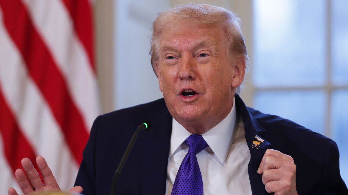 WASHINGTON, DC - JANUARY 09: U.S. President Donald Trump displays pins on his lapel during a meeting with oil and gas executives in the East Room of the White House on January 9, 2026 in Washington, DC. Trump is holding the meeting to discuss plans for investment in Venezuela after ousting leader its leader Nicolás Maduro. (Photo by Alex Wong/Getty Images)