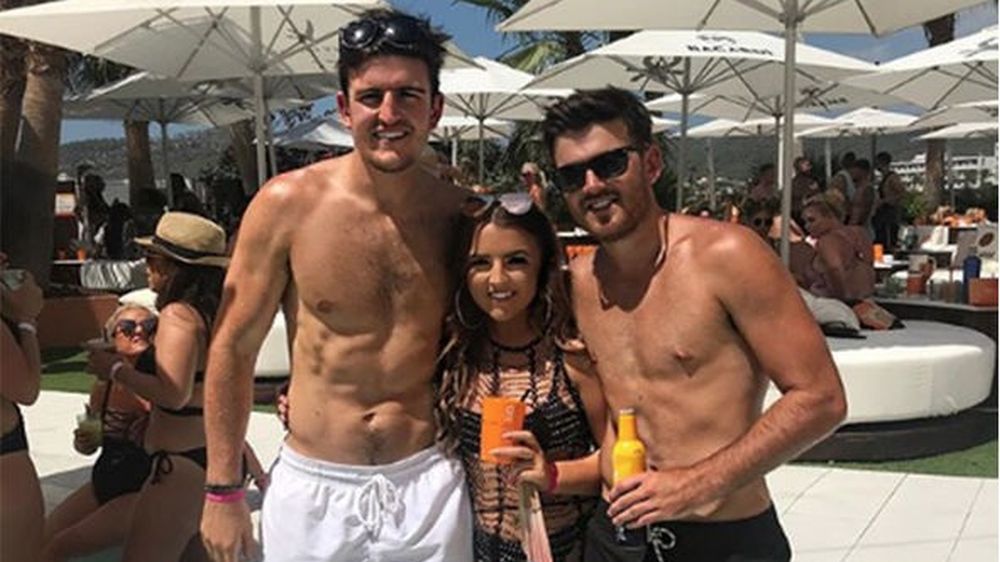Harry Maguire z siostrą Daisy i bratem Laurence'em