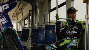 Niebywałe sceny w Toruniu. Wjechał motocyklem do tramwaju