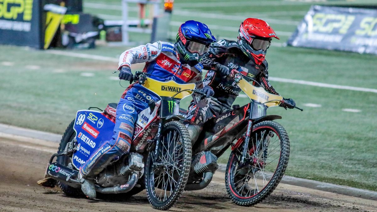 WP SportoweFakty / Arkadiusz Siwek / Na zdjęciu: Daniel Bewley (kask niebieski), Jan Kvech (czerwony)