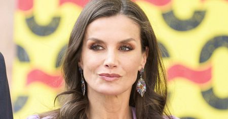 Królowa Letizia znowu zachwyciła. Nie rozstaje się z tym kolorem