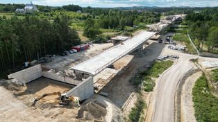 Morawica: Gigantyczne konstrukcje mostowe na budowie obwodnicy i niesamowita technika montażu w powietrzu