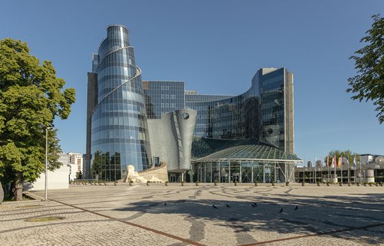 Zakaz fotografowania głównej siedziby TVP. Jak tłumaczy to nadawca?