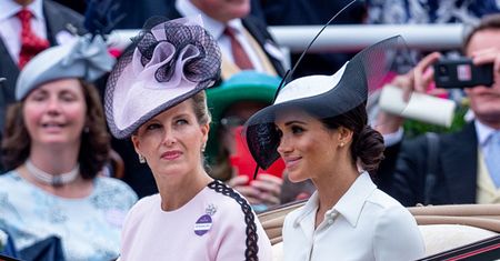 Już nie musi kłaniać się Meghan Markle. Żona księcia odetchnęła