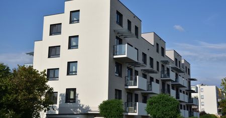 Tysiące Polaków ściganych za nienależną ulgę. Resort ucina temat