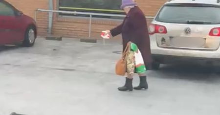 Seniorka szła przy Netto. 600 tys. wyświetleń. Sami zobaczcie