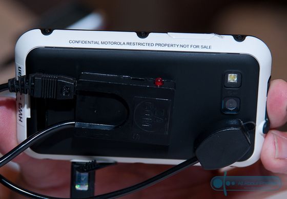Motorola Milestone 2 i Motorola Defy na zdjęciach "na żywo" 5