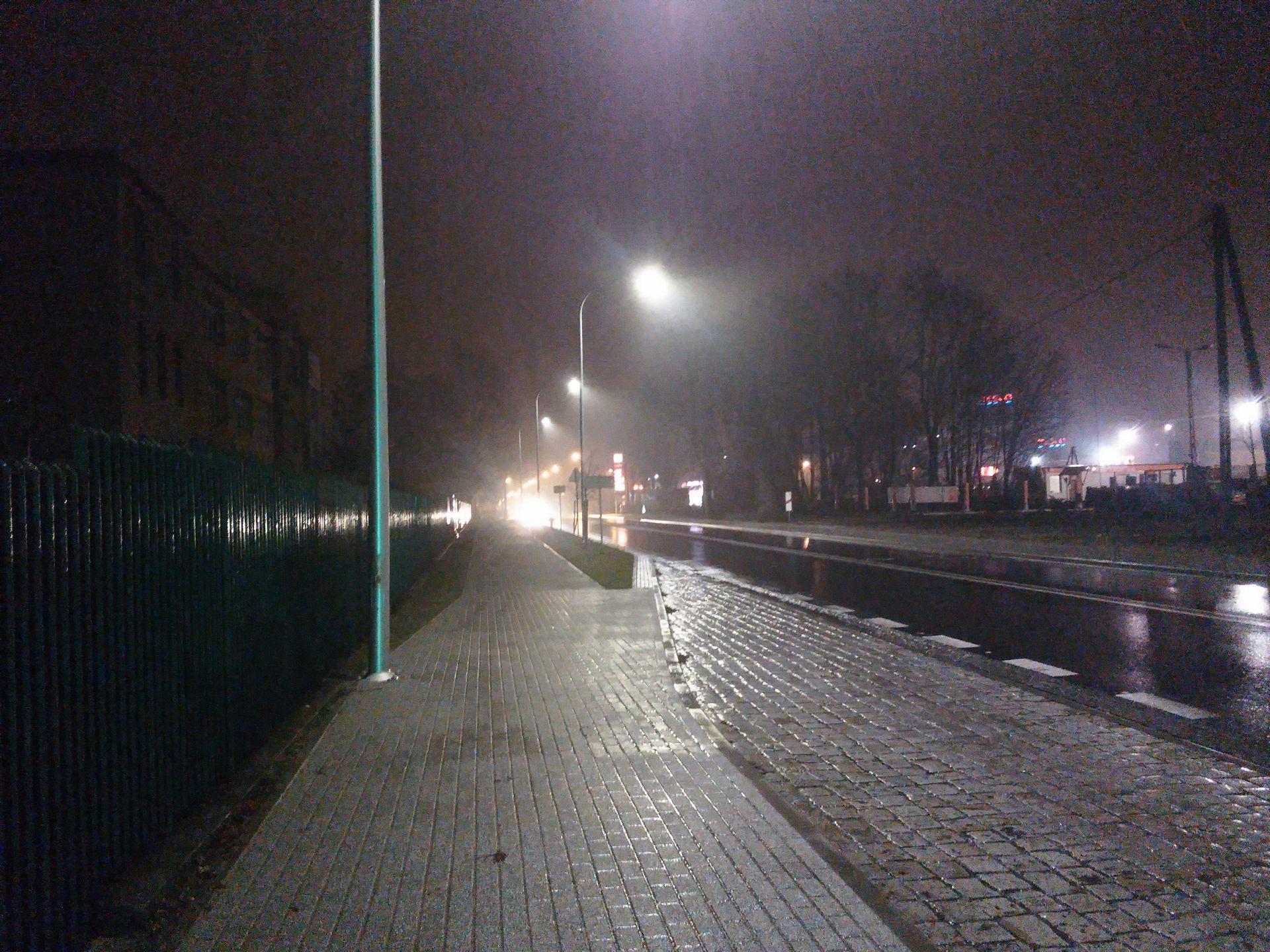 YotaPhone 2 - telefon o dwóch twarzach. Test i recenzja smartfona z ekranem E Ink 64