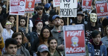 Protesty uliczne przeciwko wygranej Trumpa