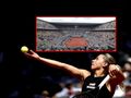 Chwalińska gra o półfinał. Przykre obrazki na Roland Garros
