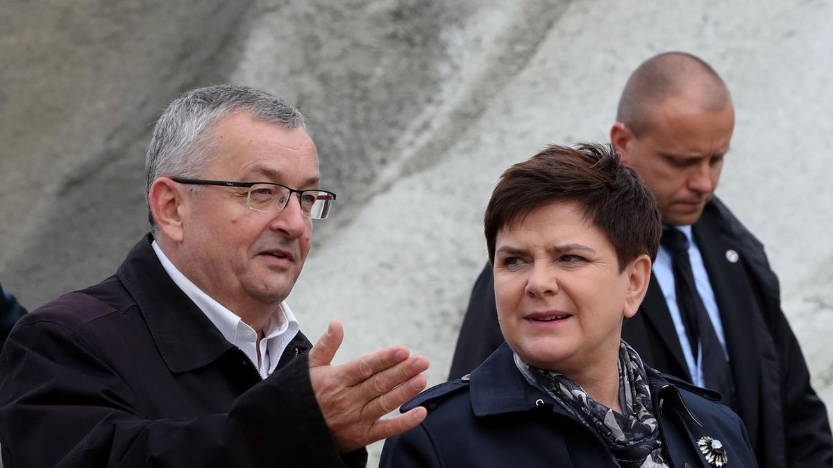 Beata Szydło i Andrzej Adamczyk na placu budowy Zakopianki