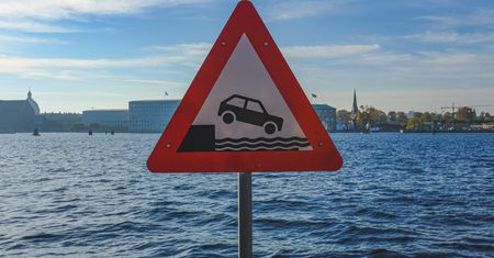 Wrocław: Urządził pokaz driftu. Gwoździem programu nurkowanie w Odrze