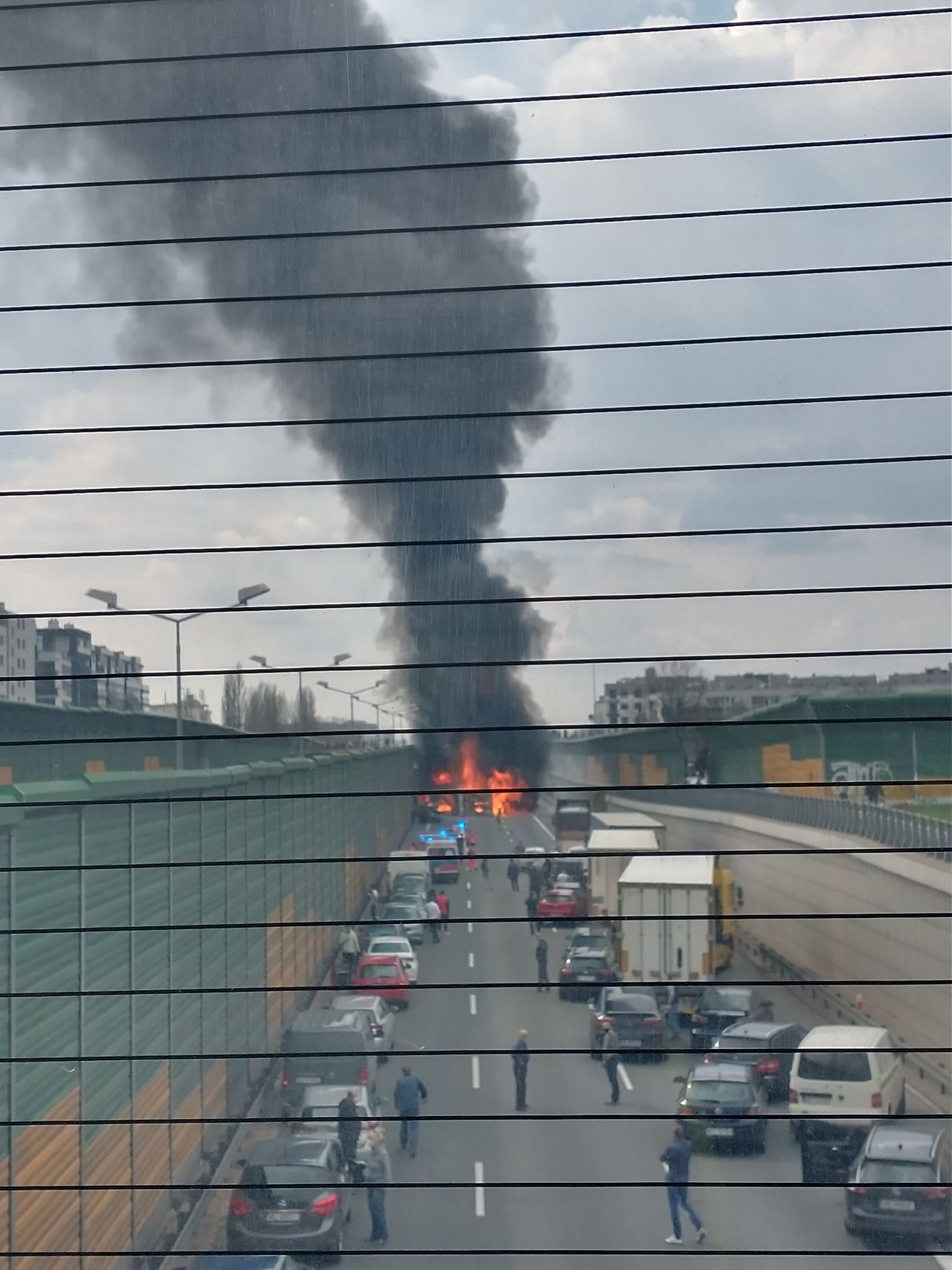 Warszawa. Pożar na trasie S8