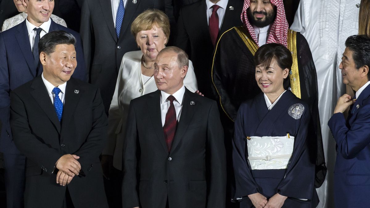 Władimir Putin i Xi Jingpin podczas szczytu G20 w Japonii w 2019 r.