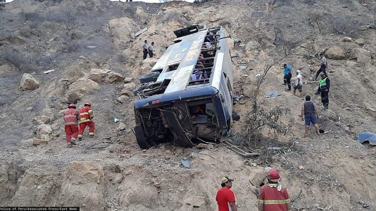 Autokar kibiców Barcelony Guayaquil po wypadku w miejscowości Los Organos