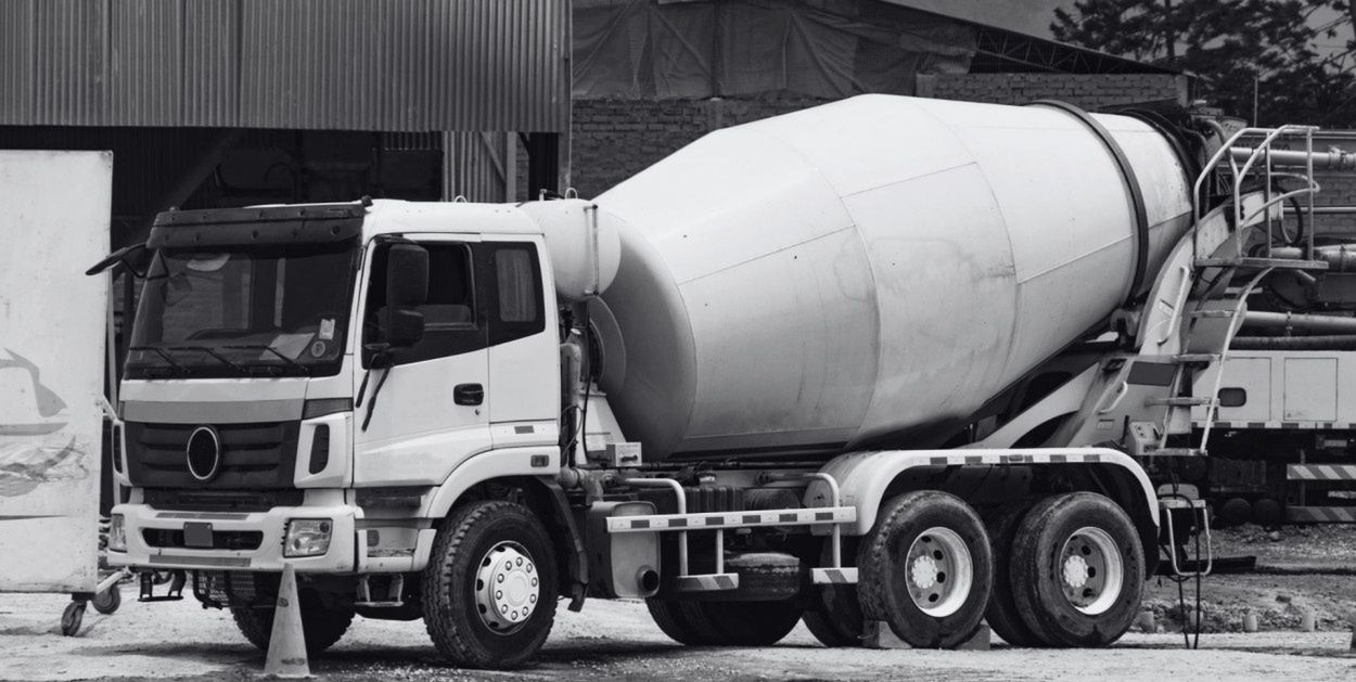 Inowrocław: Tragedia w zakładzie produkcji betonu. Zmarł kierowca „gruszki”