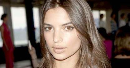 Emily Ratajkowski: Frywolna 22-latka nie przejmuje się brakiem stanika!