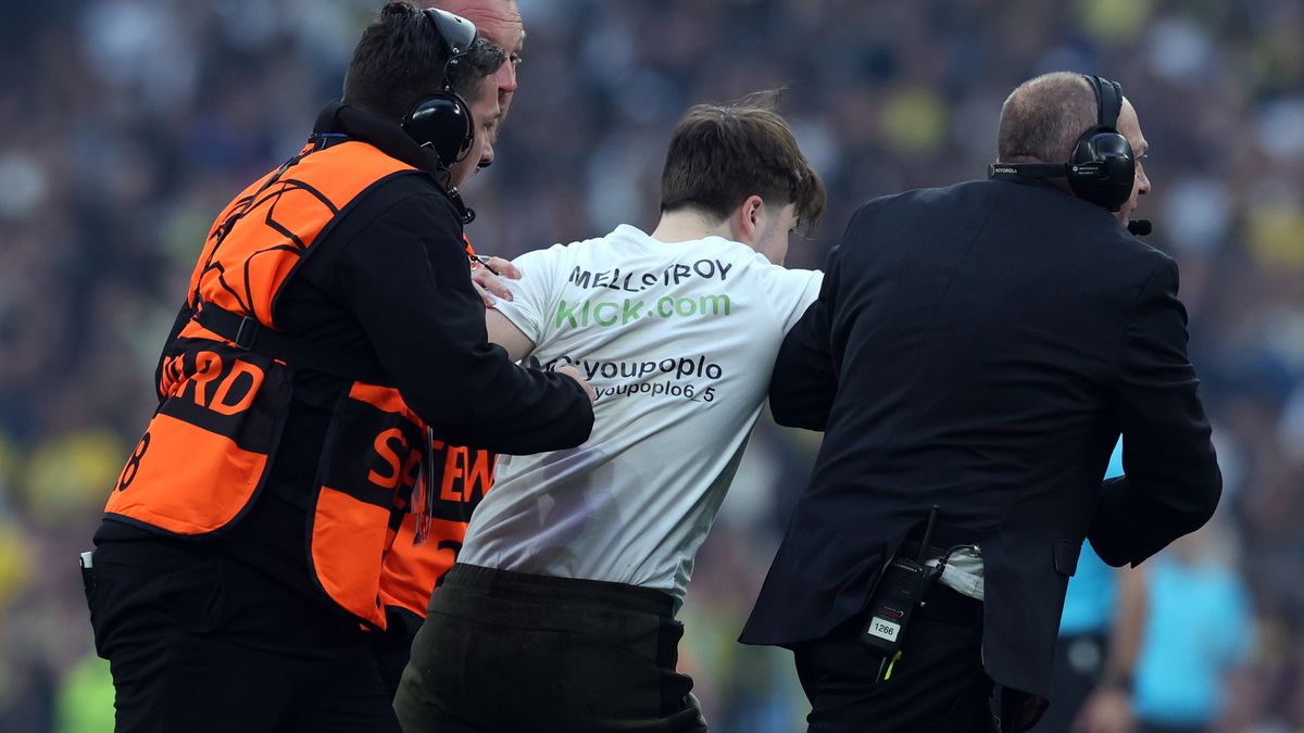 Getty Images / Ian MacNicol / Jeden z intruzów podczas finału Ligi Mistrzów