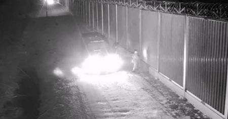 Kamienie i konary drzew znowu poszły w ruch. Polskie służby zaatakowane