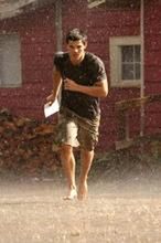 ''Tracers'': Taylor Lautner na rowerze