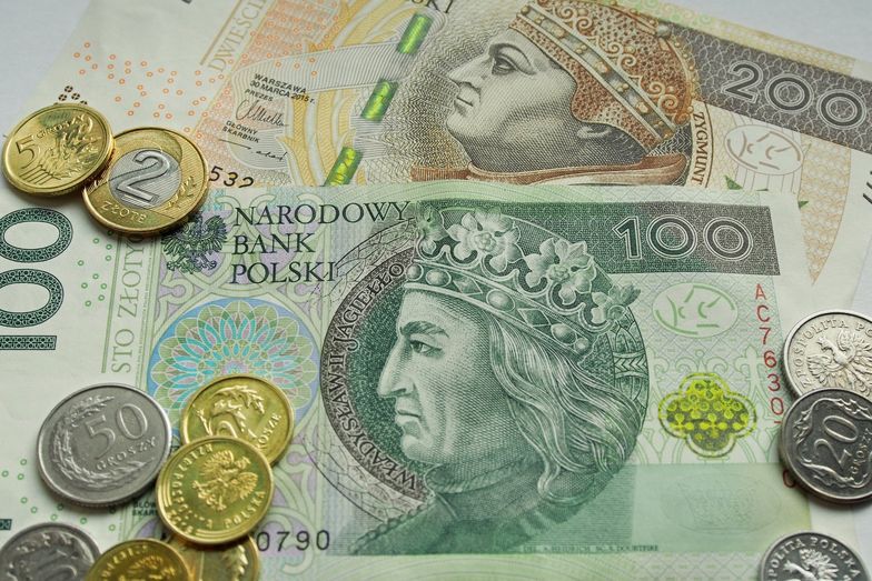 Dochody z VAT wyższe o 40,6 proc., ale budżet miał 2,3 mld zł deficytu