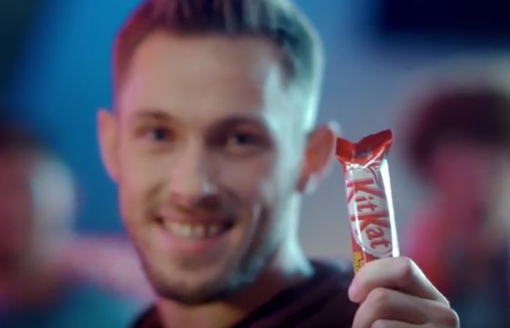 „Czas na przerwę, czas na KitKat” - nieobecny na Euro 2016 Maciej Rybus w reklamie KitKat (wideo)