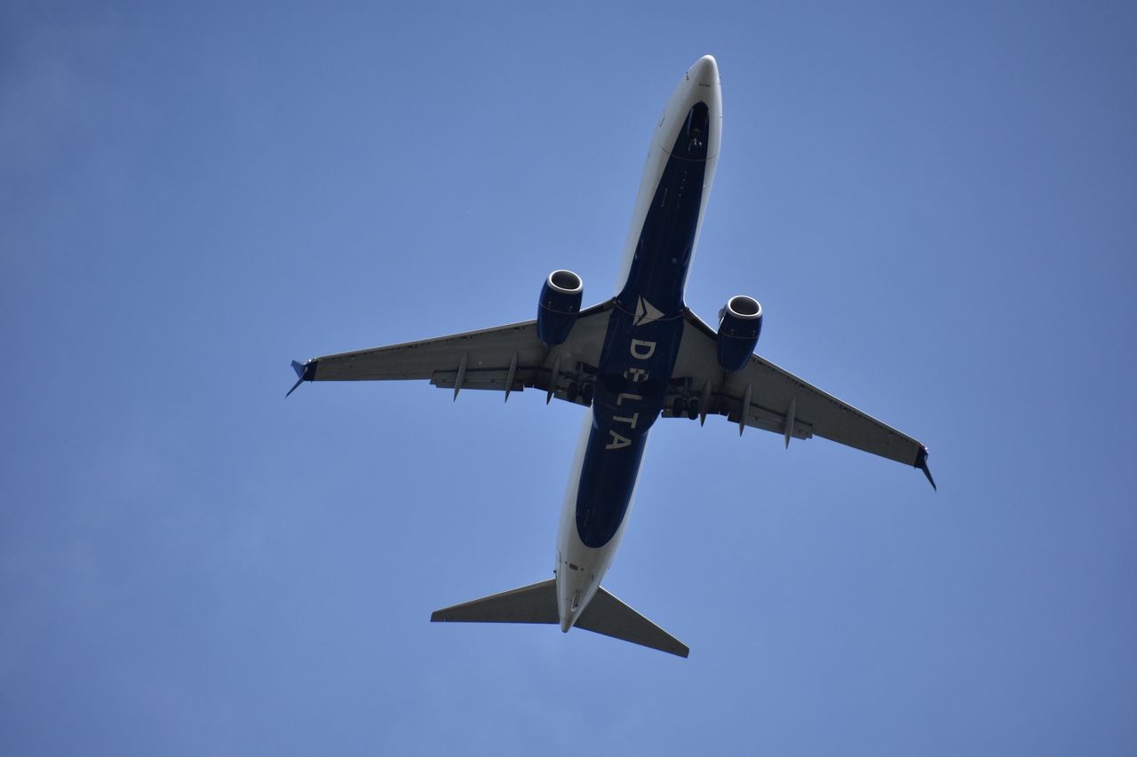 Delta flight makes emergency landing after food poisoning incident