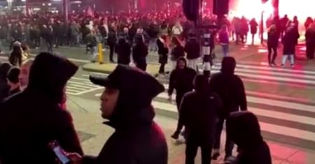 Zamieszki wywołane przez przeciwników obostrzeń. Policja oddała strzały