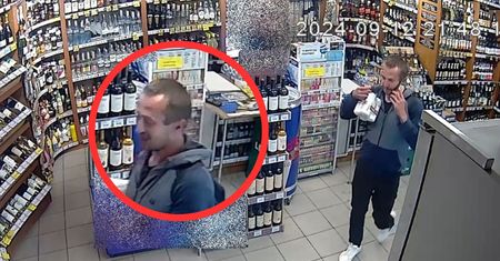 Stał uśmiechnięty z czteropakiem w dłoni. Nie będzie mu już do śmiechu