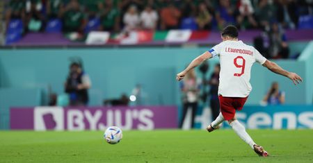 Dlaczego Lewandowski nie strzelił karnego? Zbadali to naukowcy
